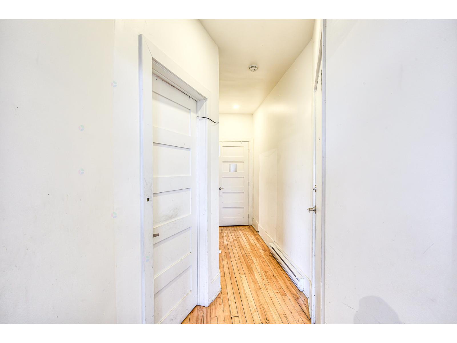 7540-7550 Av. Querbes Property Photo 20