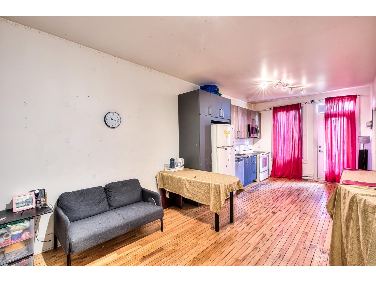 7540-7550 Av. Querbes Property Photo 23