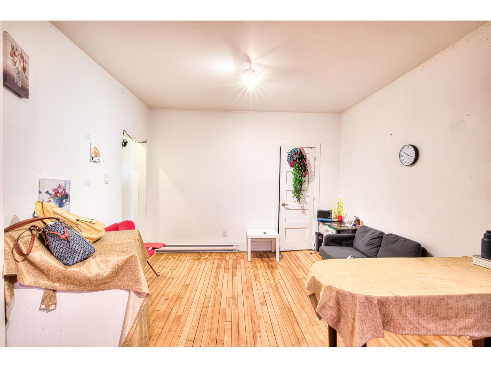 7540-7550 Av. Querbes Property Photo 25