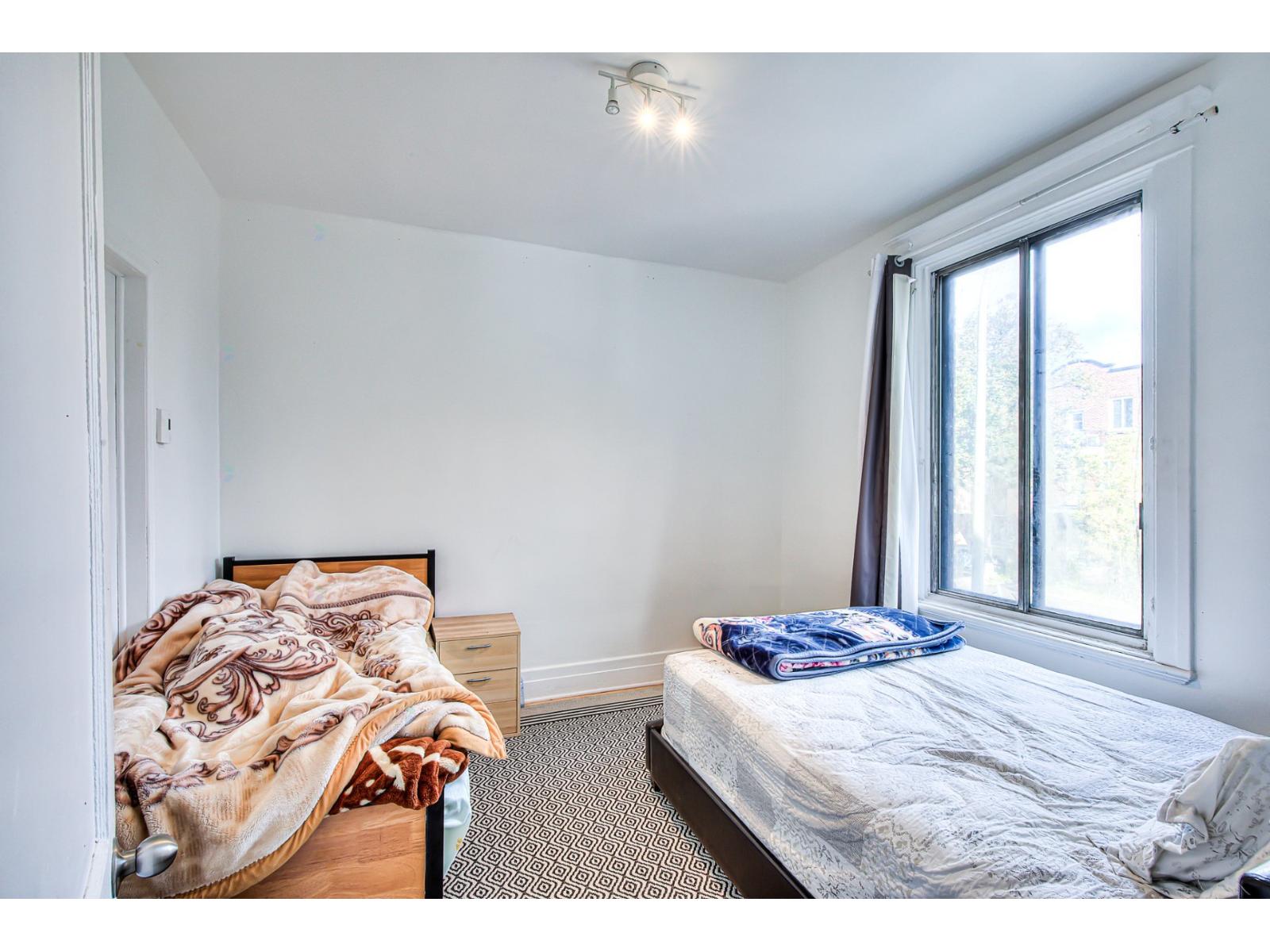 7540-7550 Av. Querbes Property Photo 27