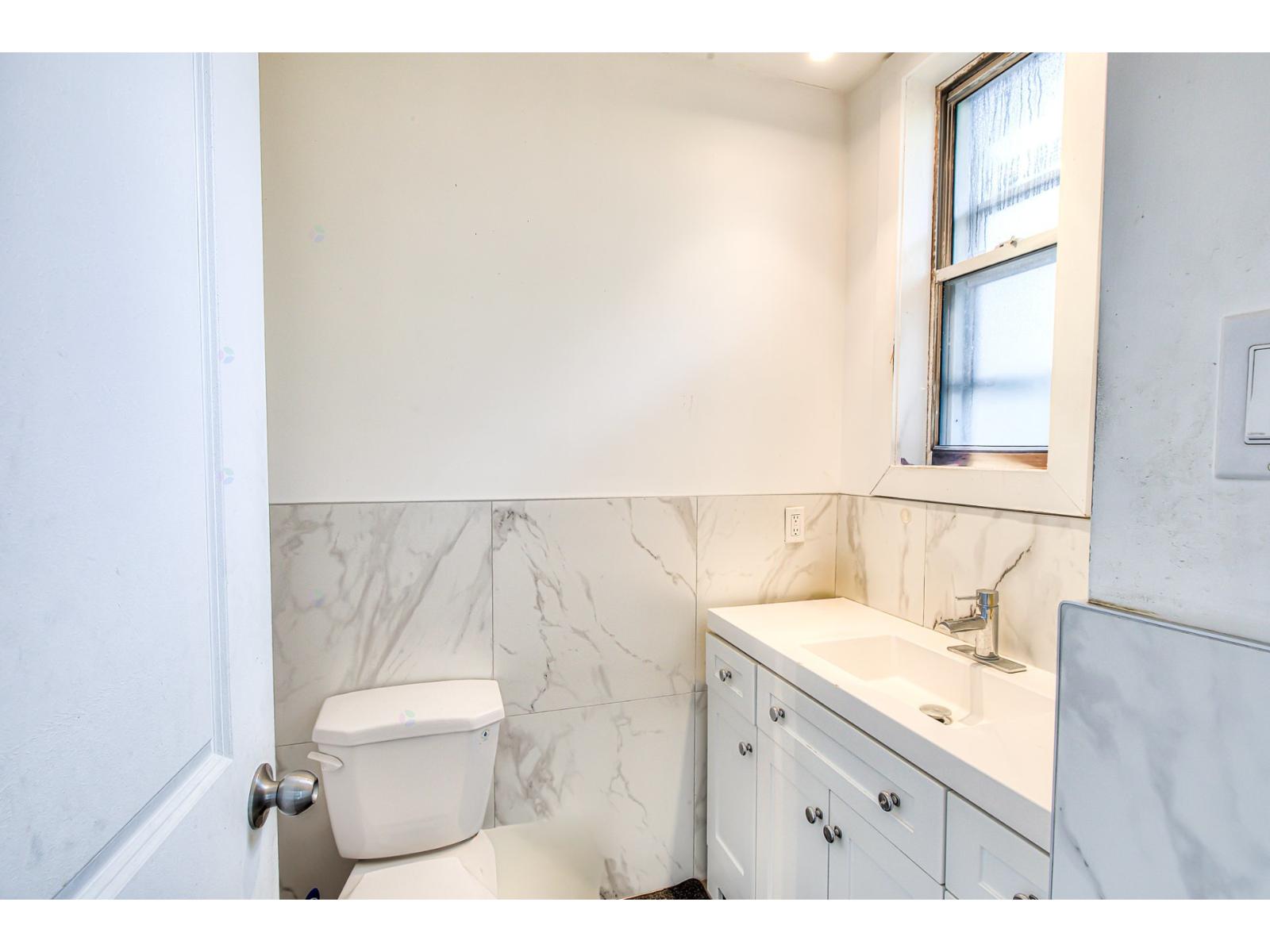 7540-7550 Av. Querbes Property Photo 31