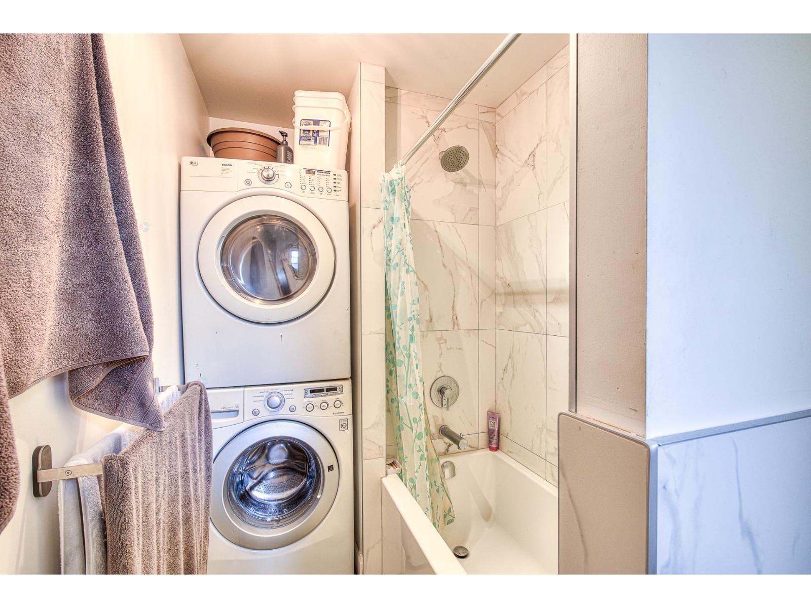 7540-7550 Av. Querbes Property Photo 32