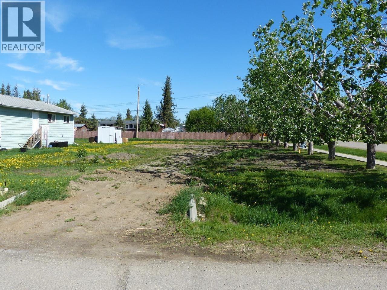4926 49 Avenue Property Photo 2