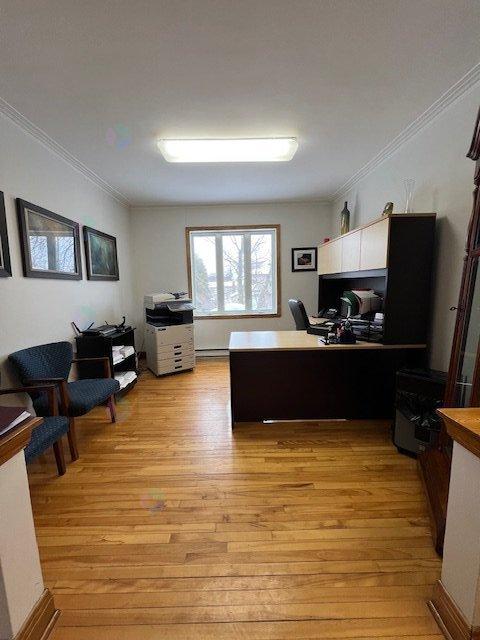 223 Av. St-charles, #b Property Photo 3