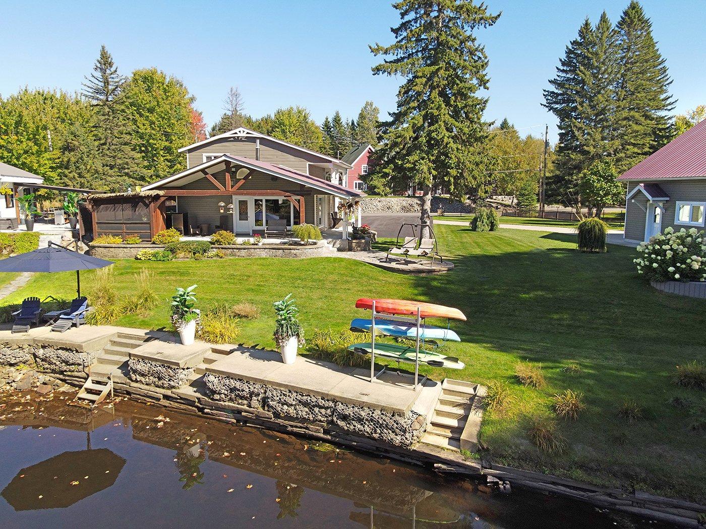 7620 Ch. Des Trois-soeurs Property Photo 4