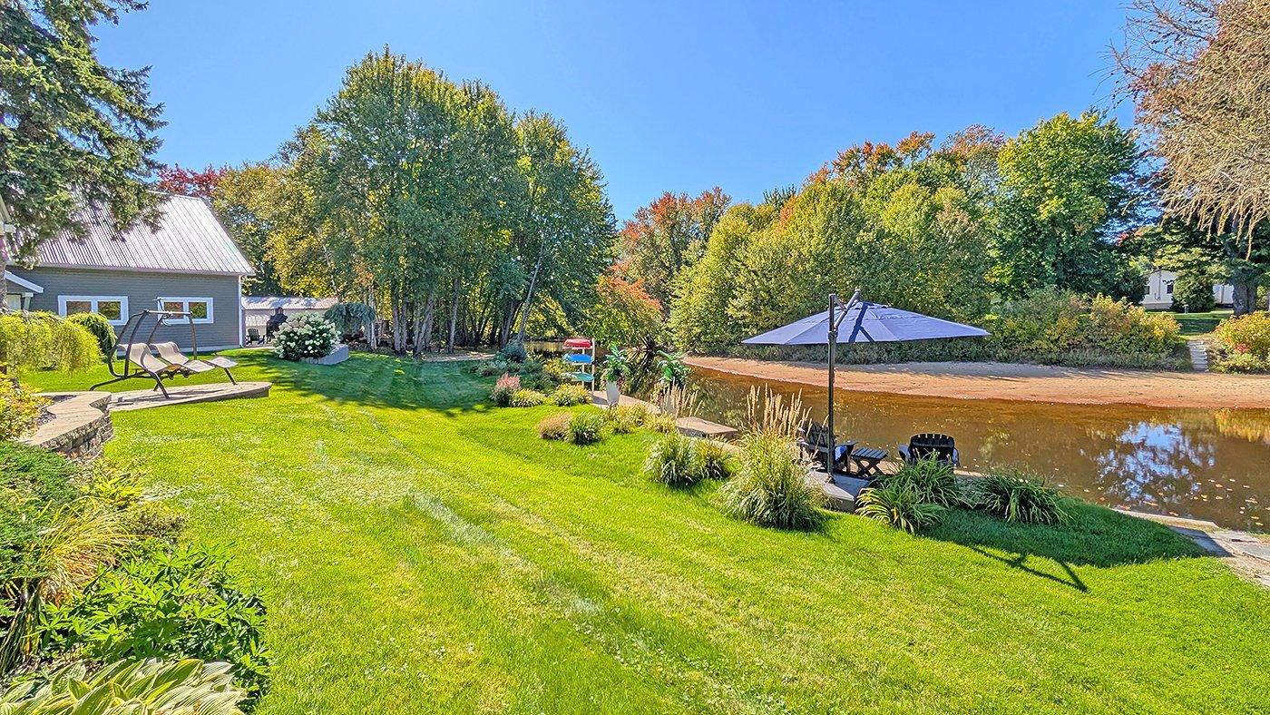 7620 Ch. Des Trois-soeurs Property Photo 6