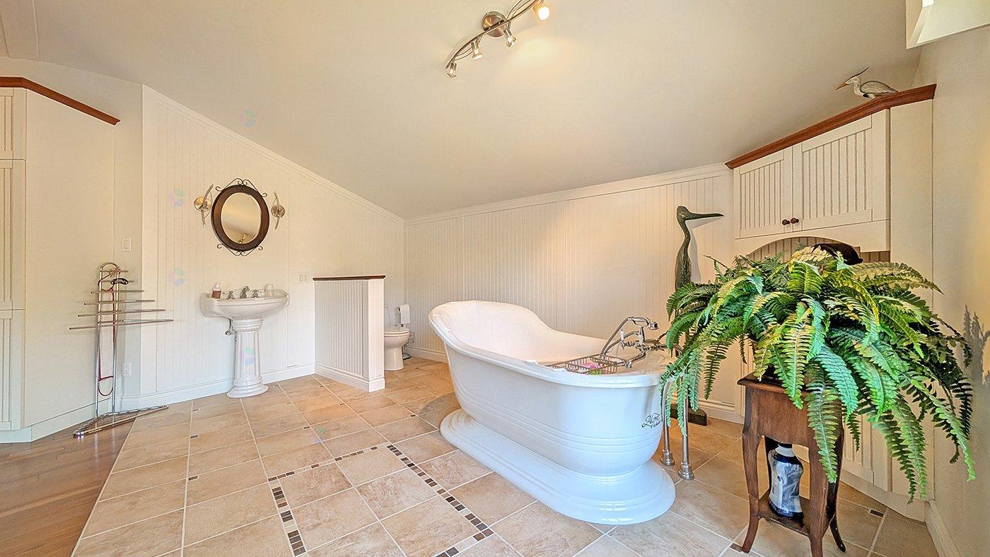 7620 Ch. Des Trois-soeurs Property Photo 21