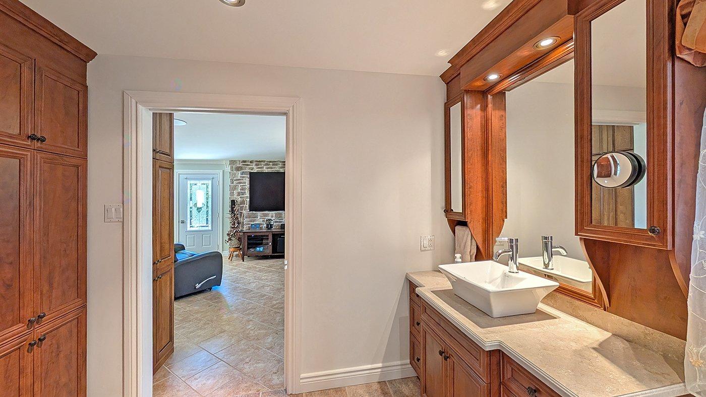 7620 Ch. Des Trois-soeurs Property Photo 32
