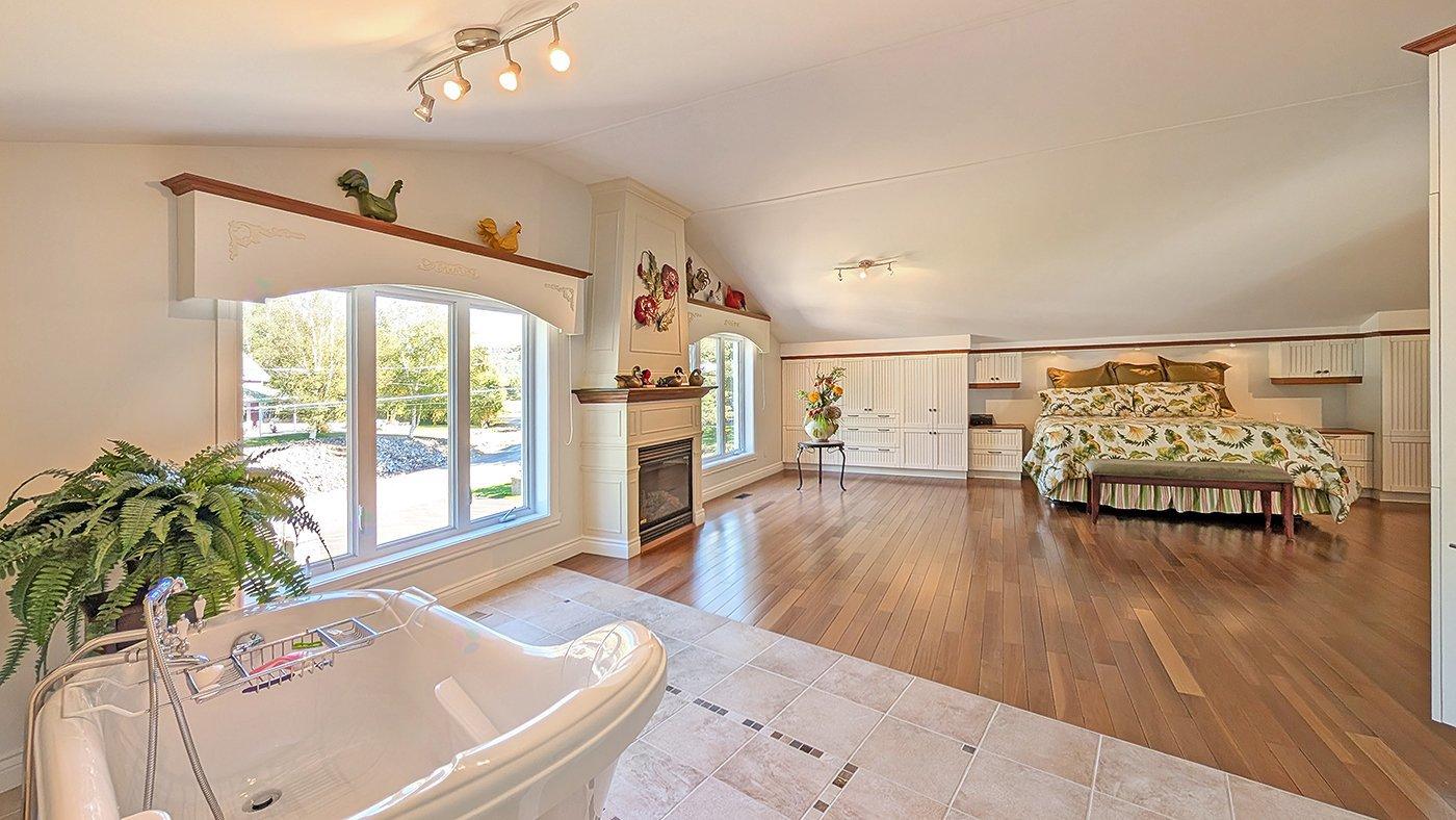 7620 Ch. Des Trois-soeurs Property Photo 48