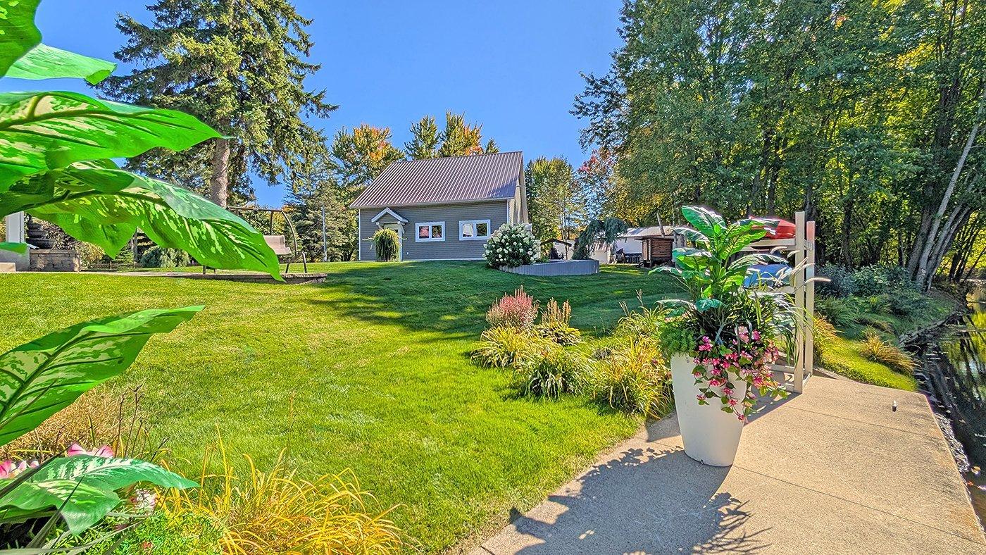 7620 Ch. Des Trois-soeurs Property Photo 71