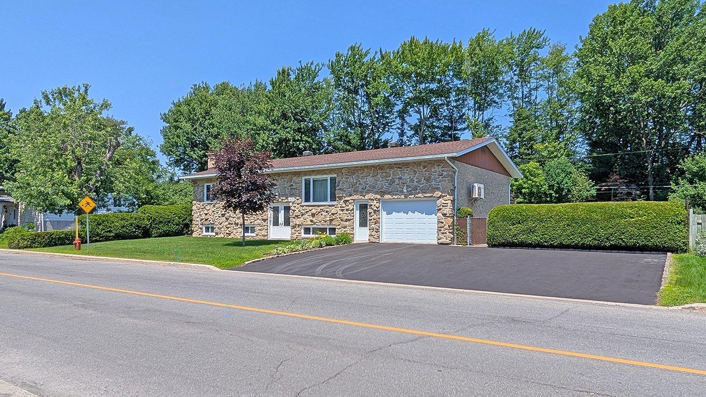 1451 Boul. Raymond Property Photo 1