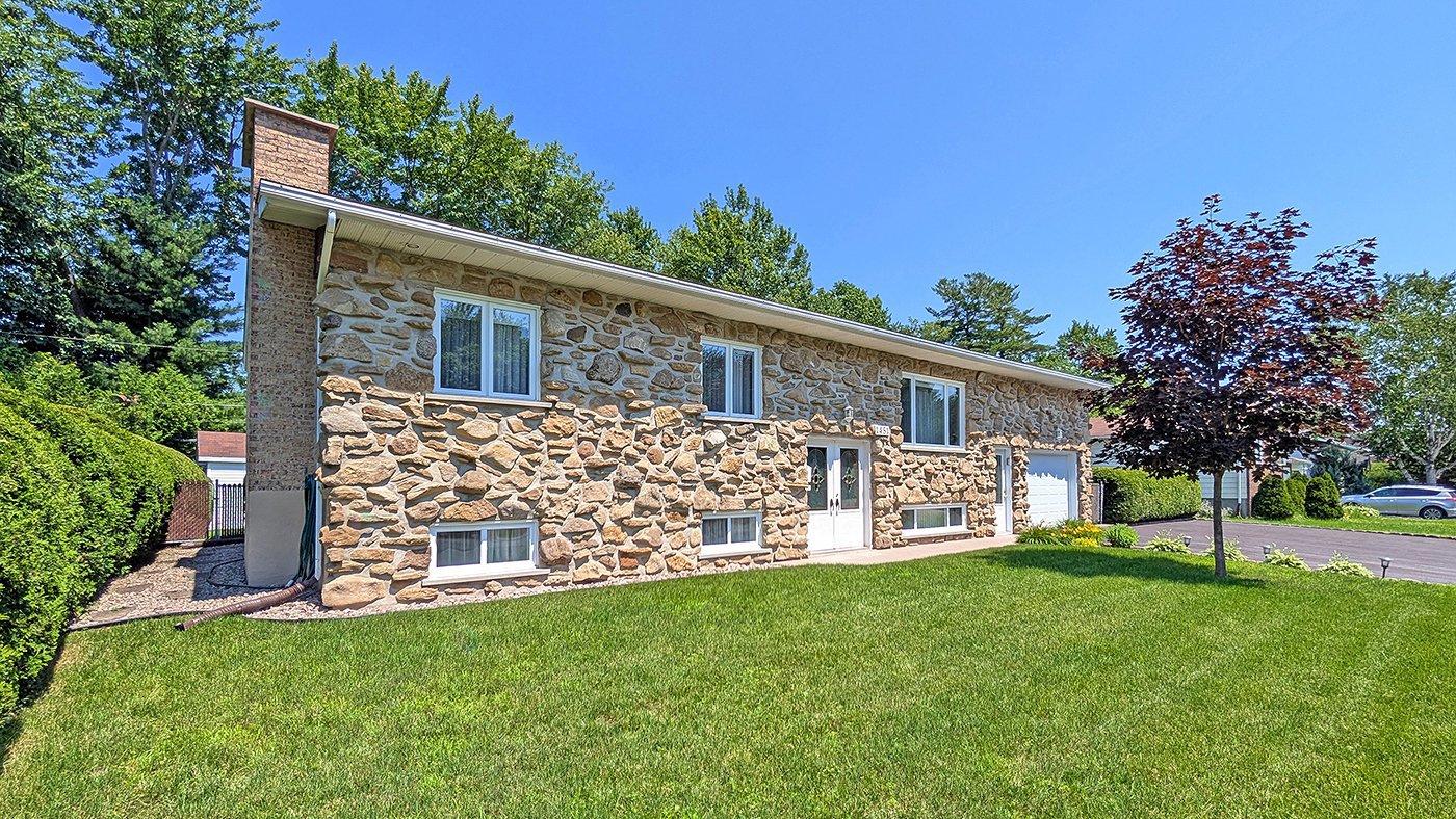1451 Boul. Raymond Property Photo 2