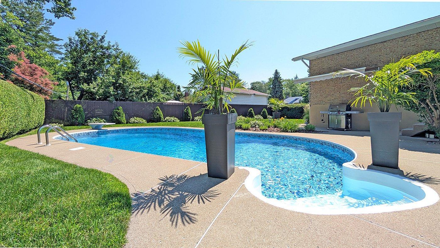 1451 Boul. Raymond Property Photo 3
