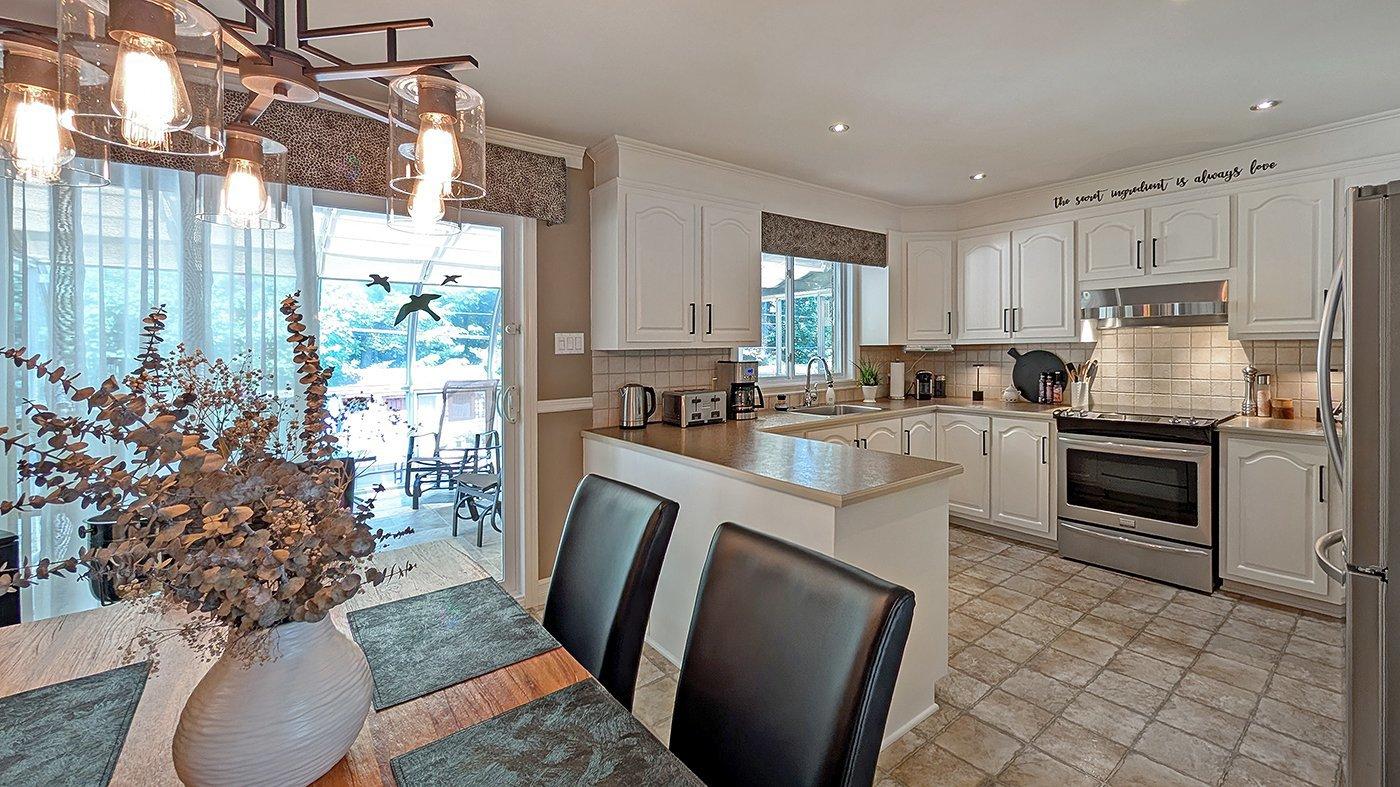 1451 Boul. Raymond Property Photo 12