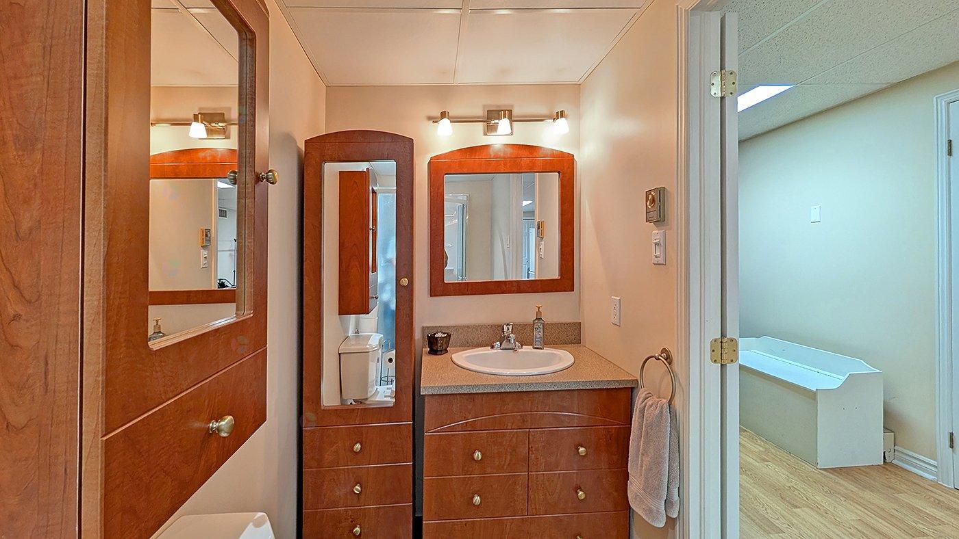 1451 Boul. Raymond Property Photo 29