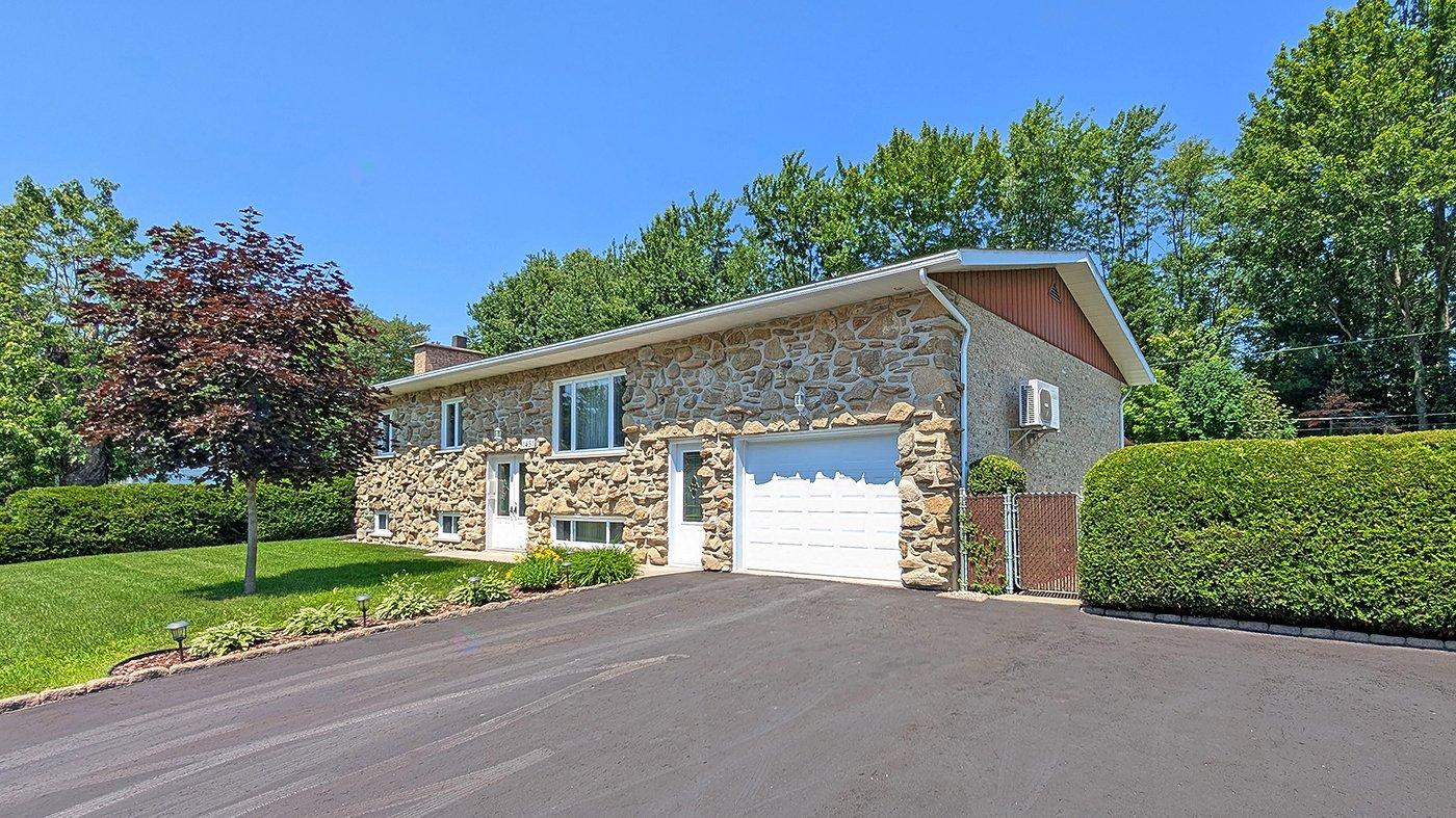1451 Boul. Raymond Property Photo 49