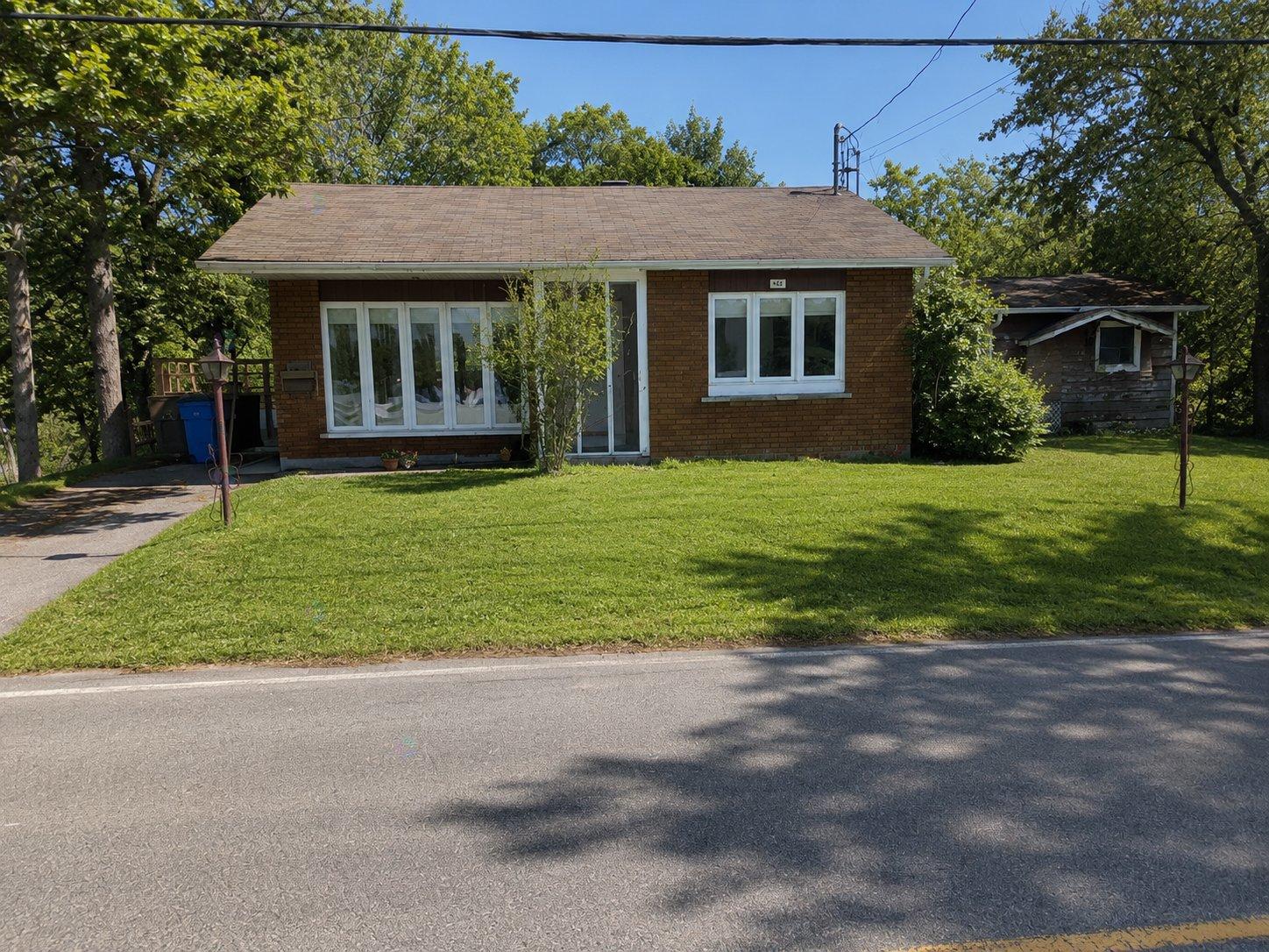1218 Ch. Élie-auclair Property Photo 1