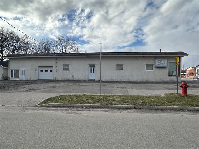 13035 Boul. Henri-bourassa Property Photo 4