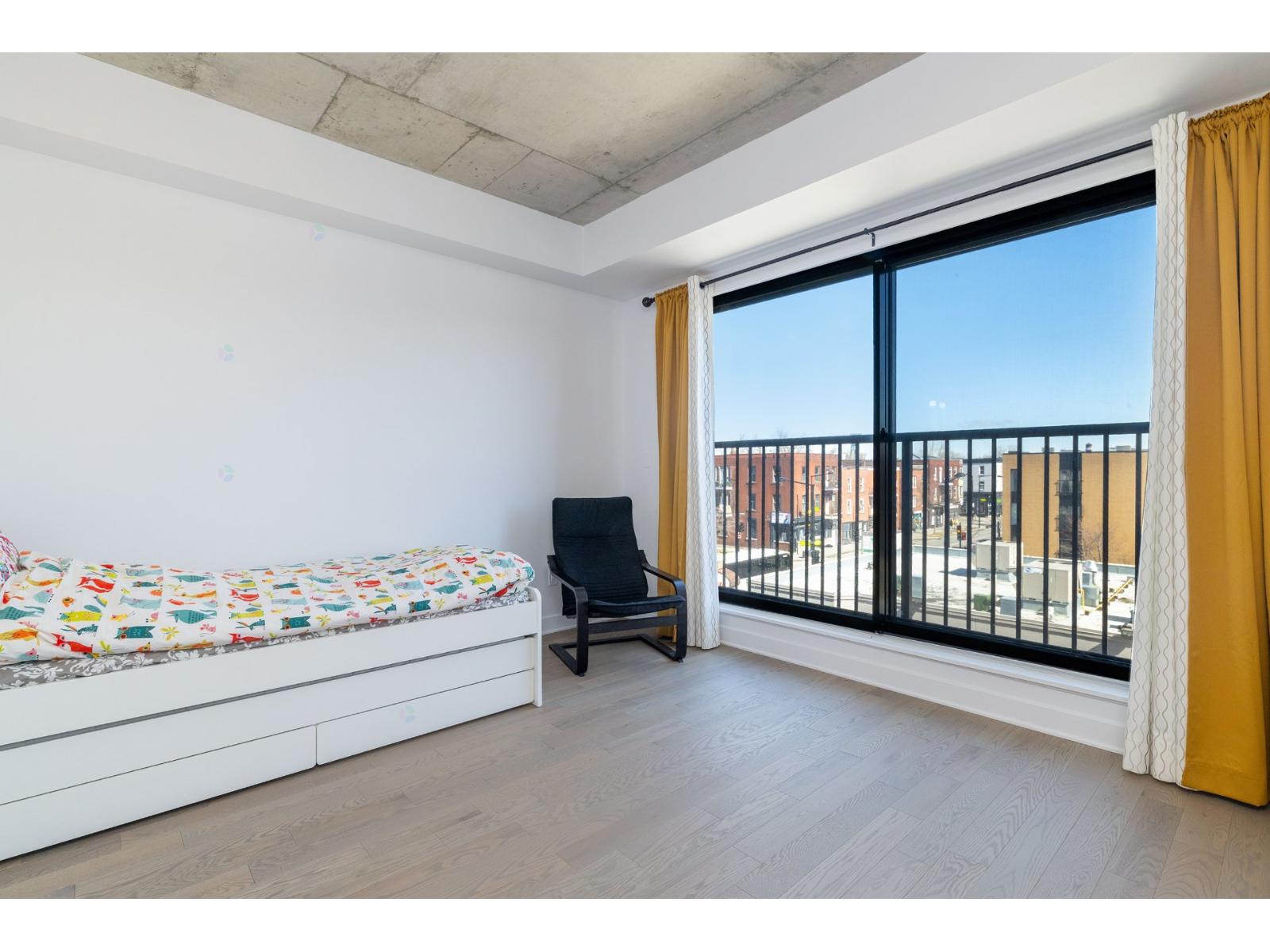 2660 Rue Ontario E., #302 Property Photo 8