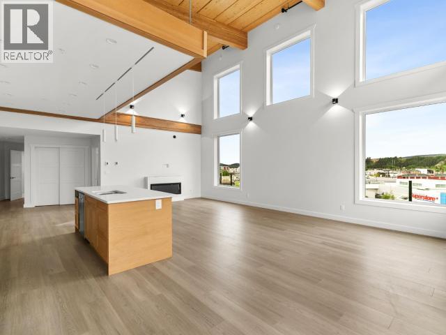 605-2240 2nd Avenue Property Photo 3