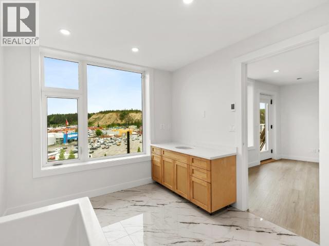 605-2240 2nd Avenue Property Photo 10