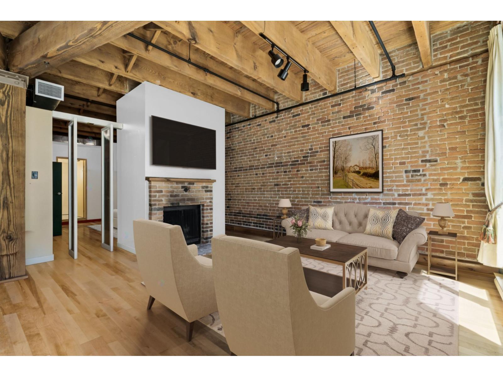 65 Rue St-paul O., #208 Photo de la propriété 1