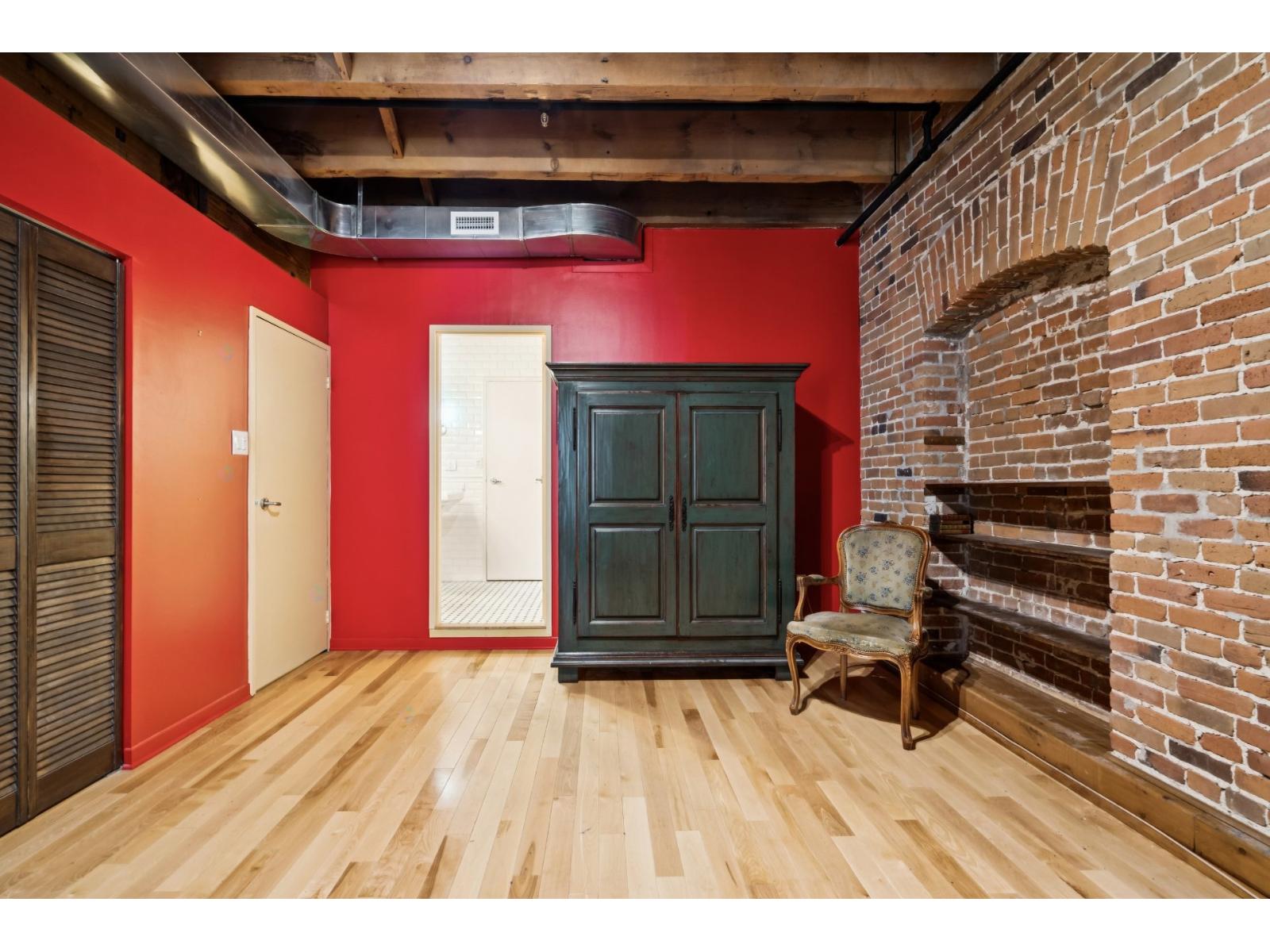 65 Rue St-paul O., #208 Property Photo 14