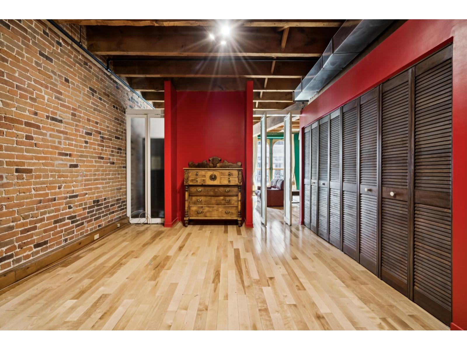 65 Rue St-paul O., #208 Property Photo 16