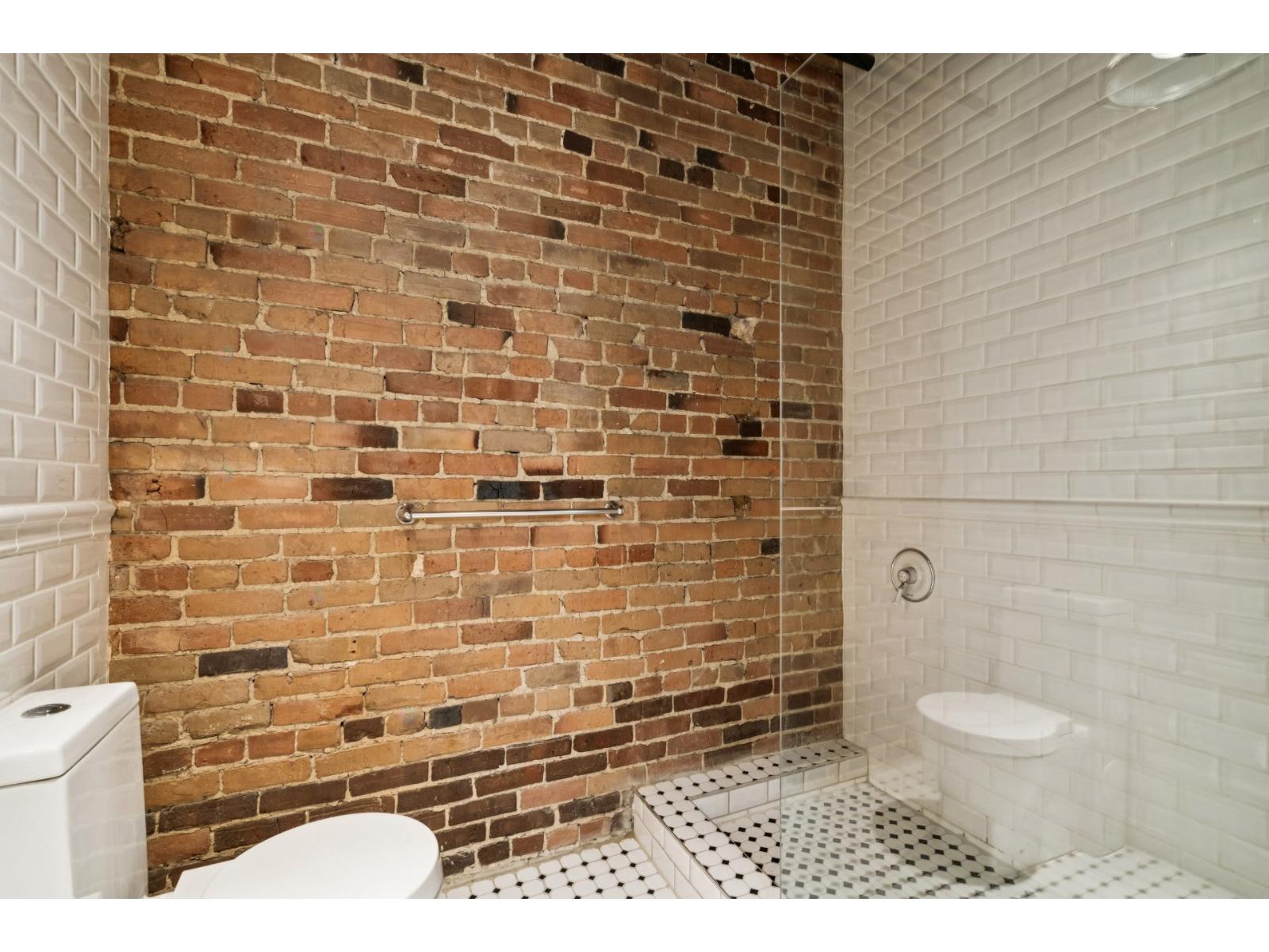 65 Rue St-paul O., #208 Property Photo 21