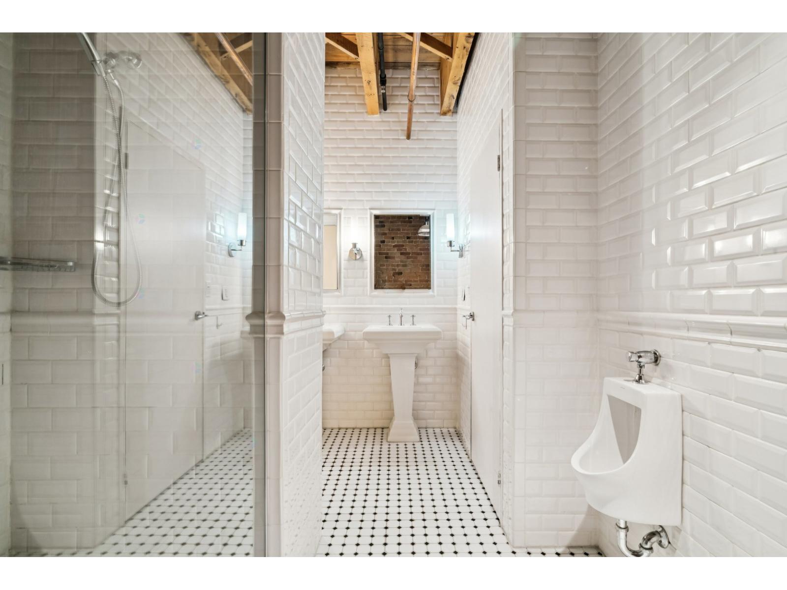 65 Rue St-paul O., #208 Property Photo 22