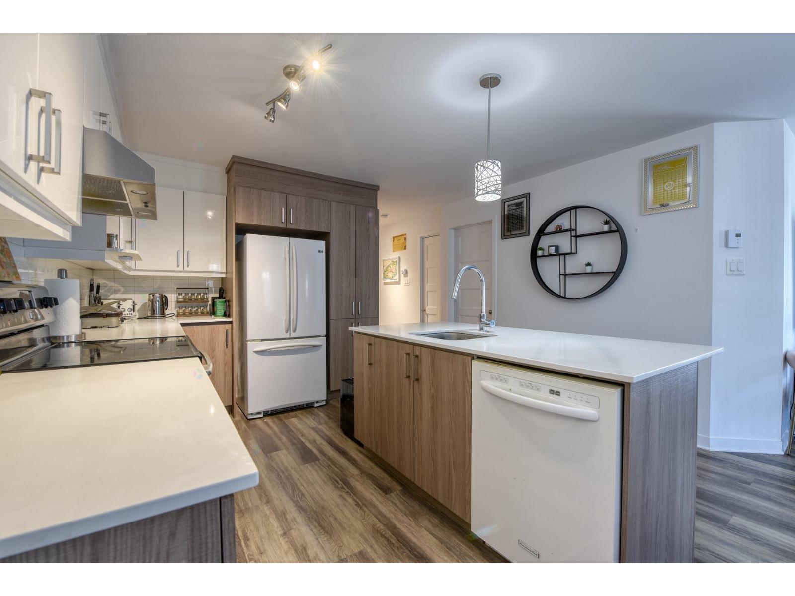 764 Rue Du Mont-laval Property Photo 3