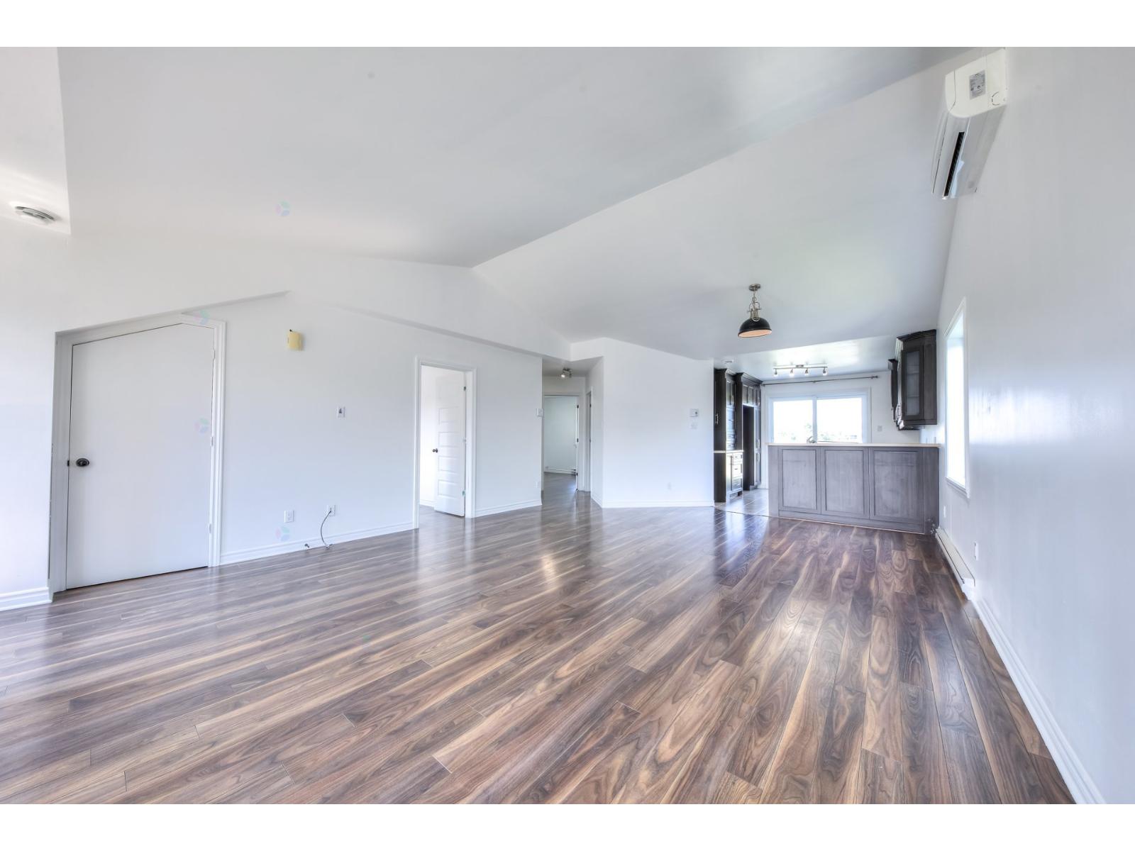 12214 Rue De Lévis Property Photo 4