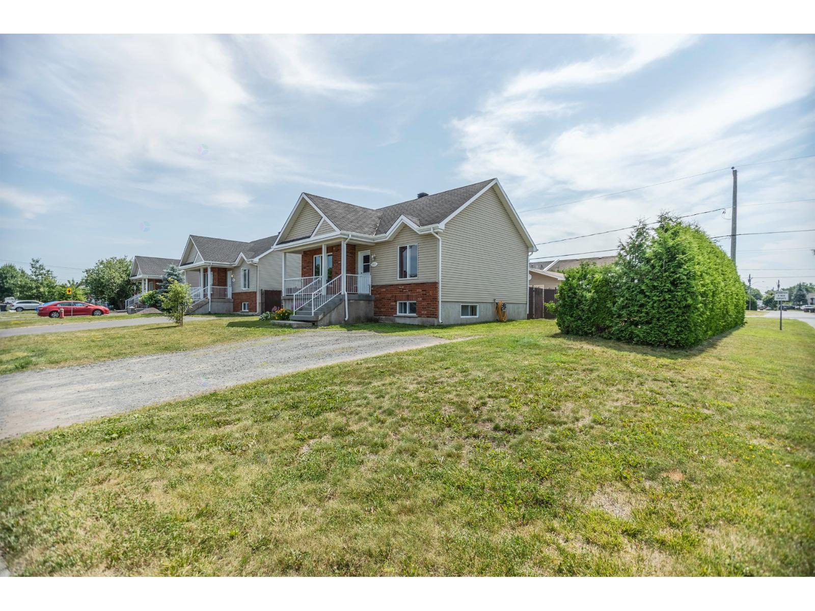 965 Rue Montcalm Property Photo 3