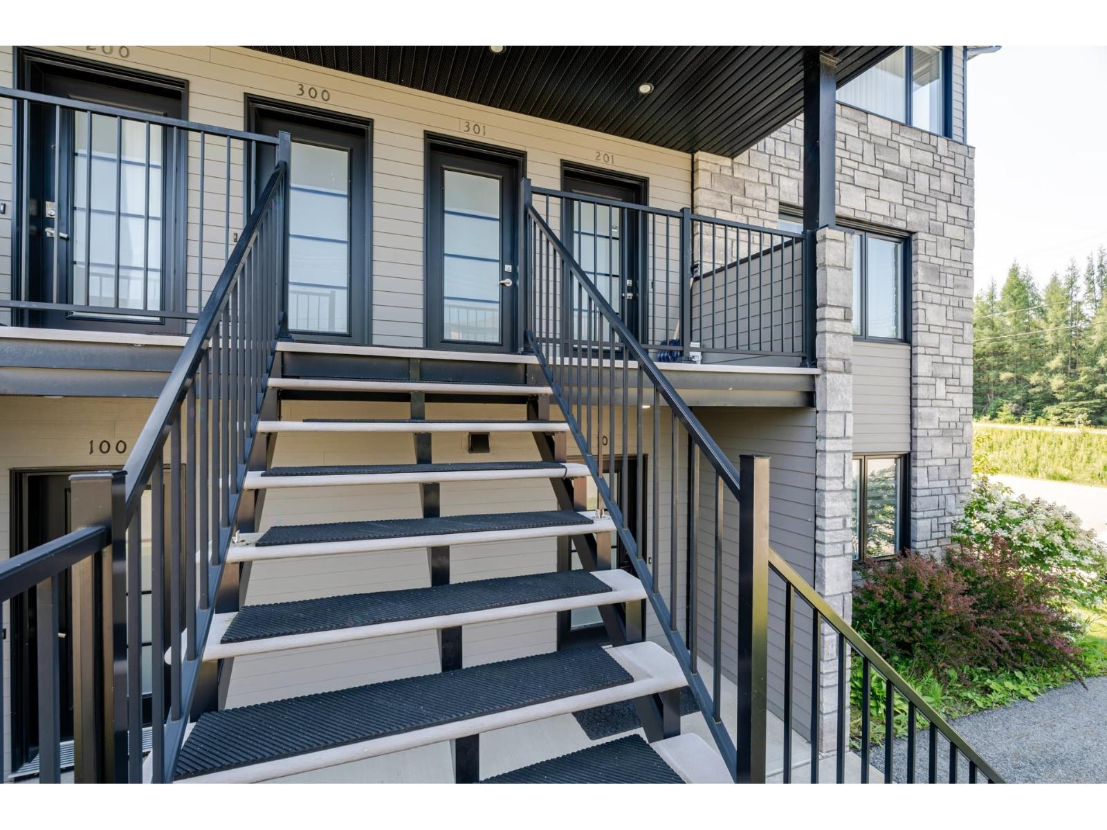 1460 Rue Du Bassin, #301 Property Photo 3