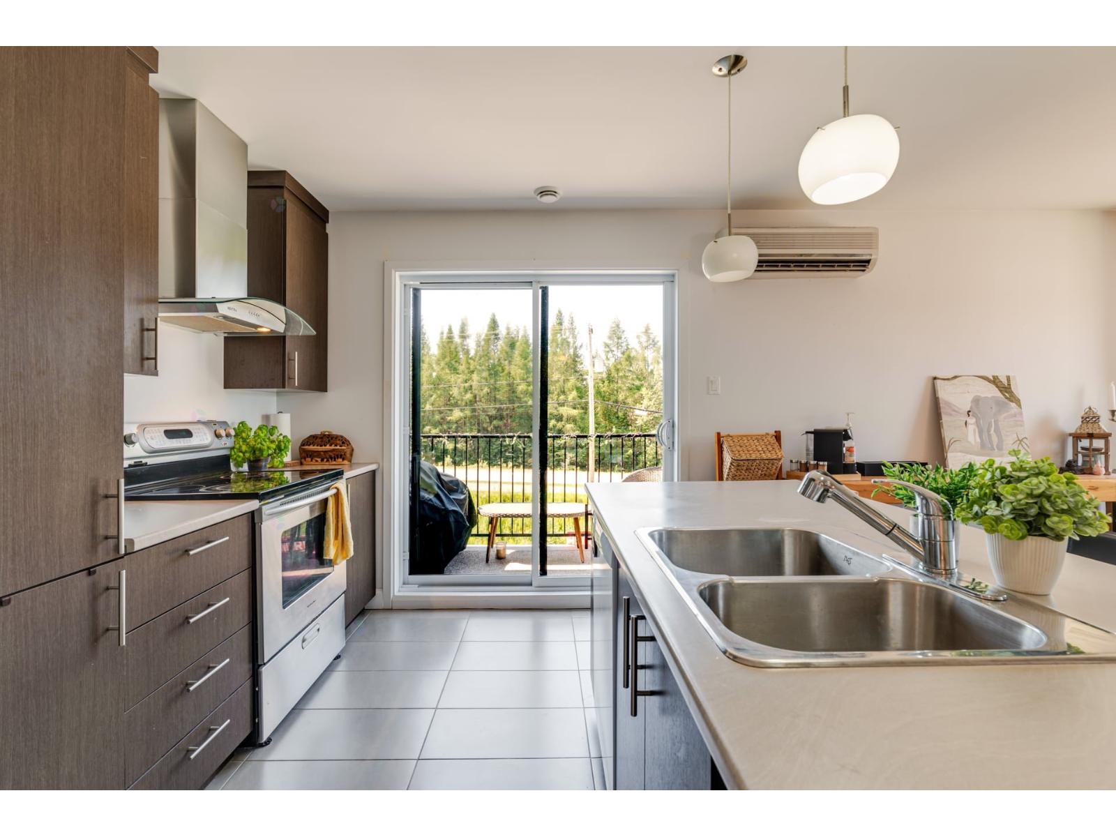 1460 Rue Du Bassin, #301 Property Photo 6