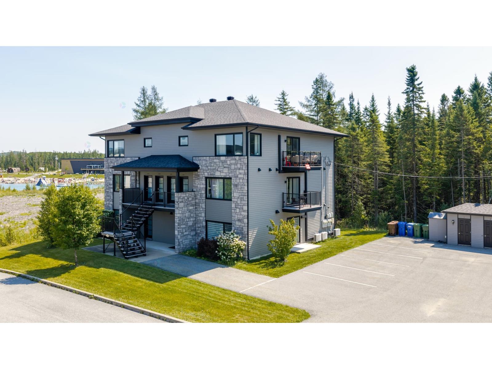1460 Rue Du Bassin, #301 Property Photo 21