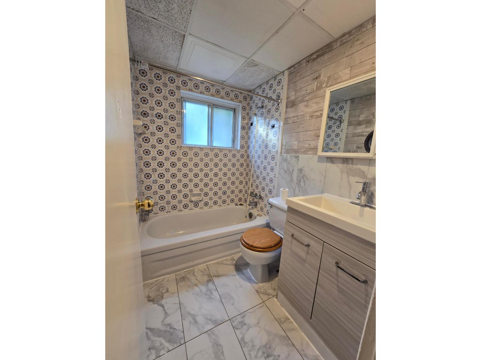 6456a Av. Baldwin Property Photo 3