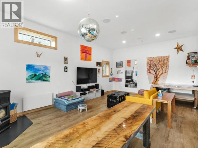106 Spruce Street Property Photo 11