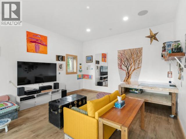 106 Spruce Street Property Photo 12