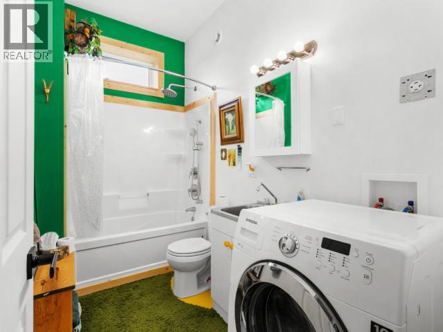 106 Spruce Street Property Photo 15