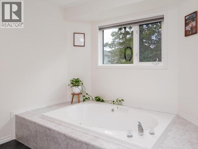 6 Carnelian Court Property Photo 20
