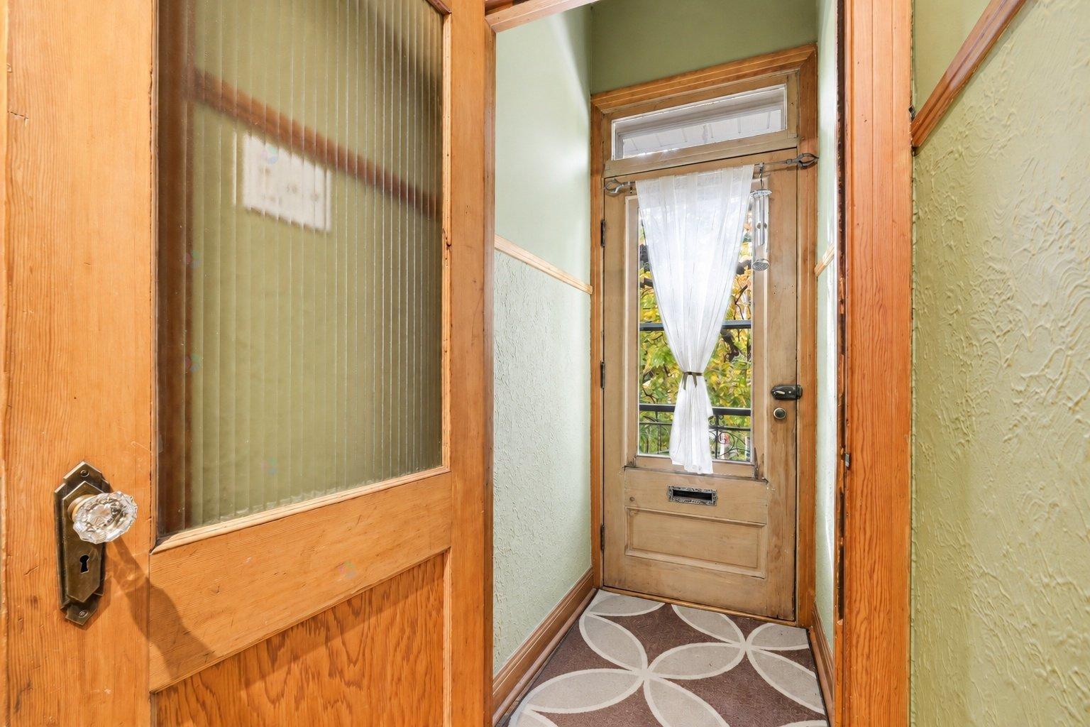 833 Rue Galt Property Photo 3