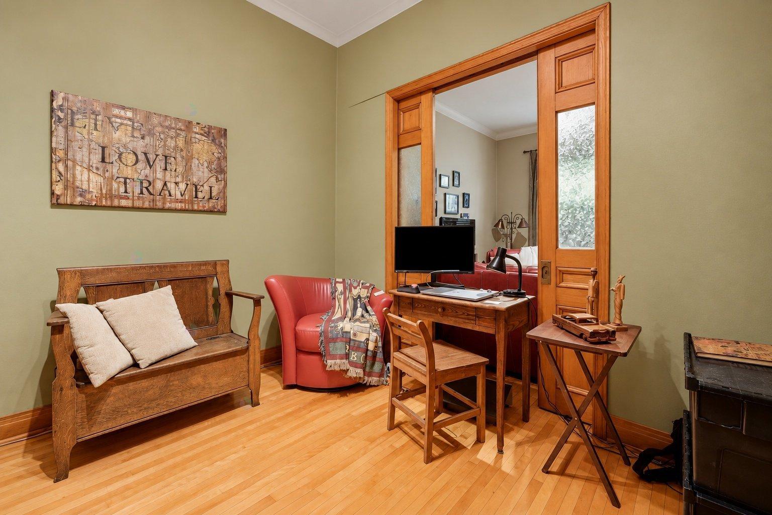 833 Rue Galt Property Photo 8