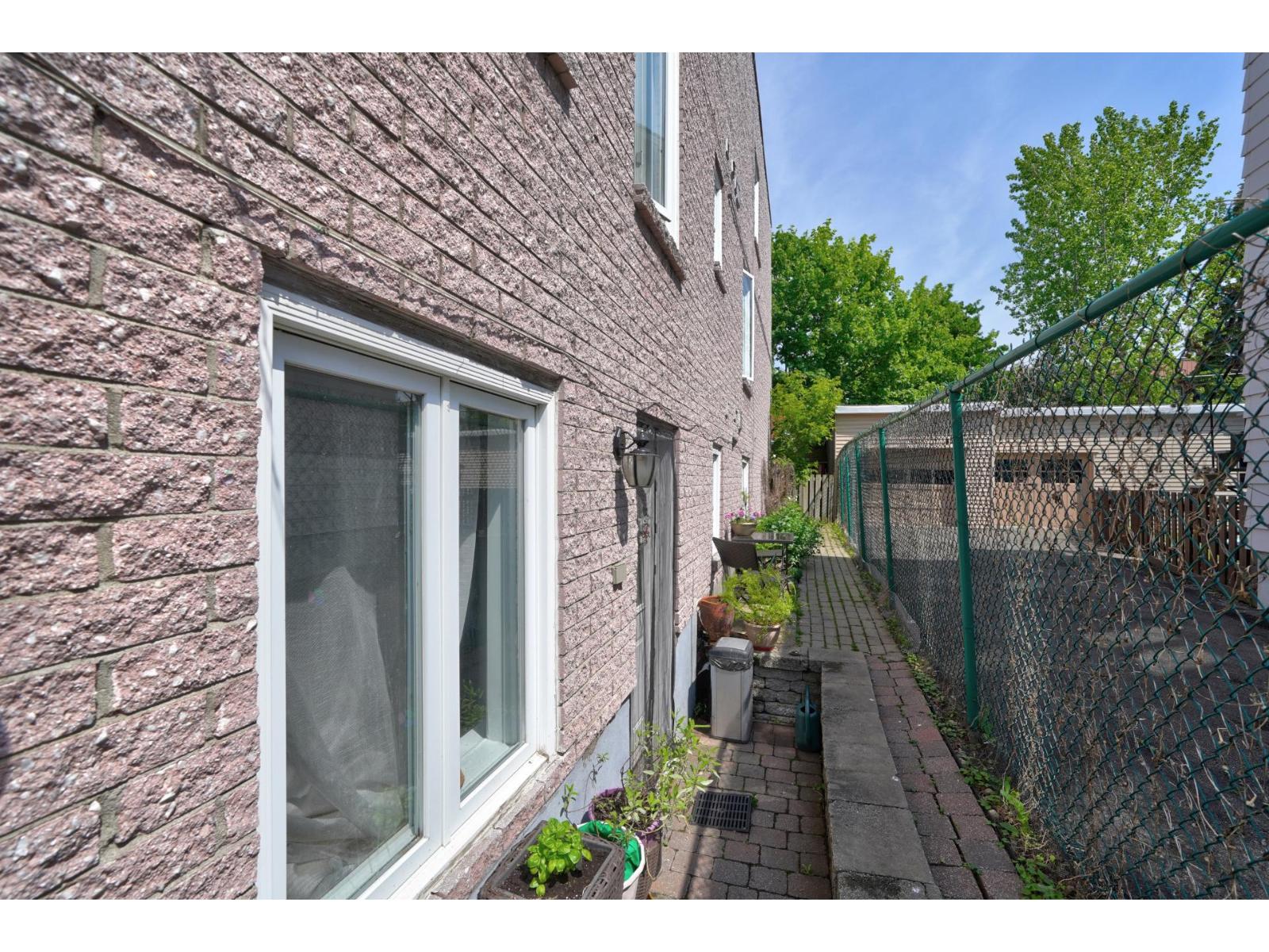 201 2e Avenue Property Photo 3