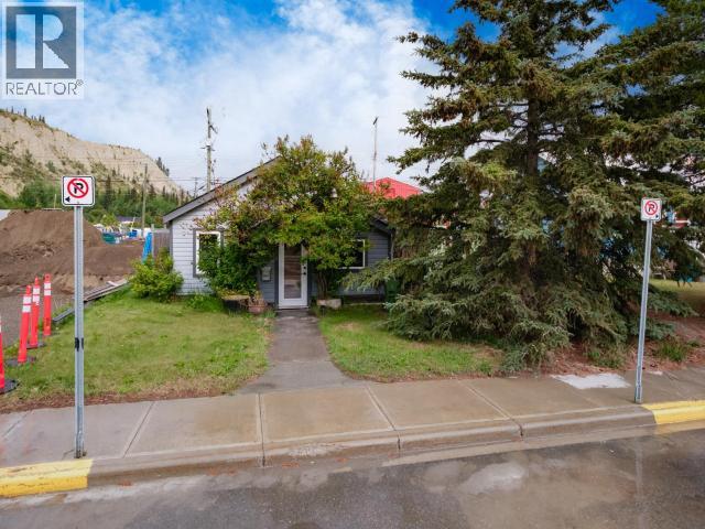 606 Ogilvie Street Property Photo 2
