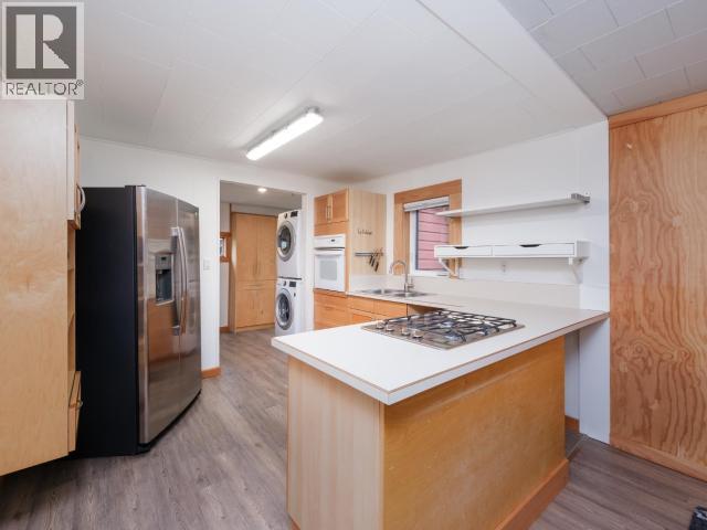 606 Ogilvie Street Property Photo 7