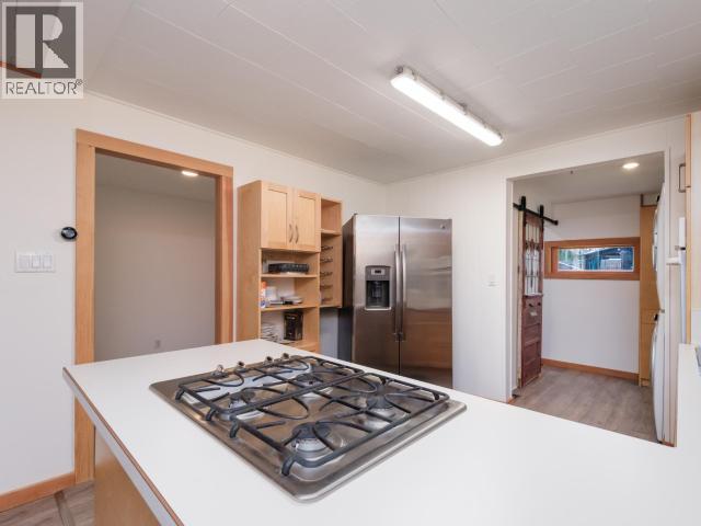 606 Ogilvie Street Property Photo 8