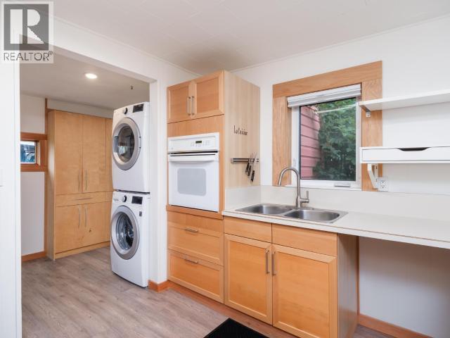 606 Ogilvie Street Property Photo 9