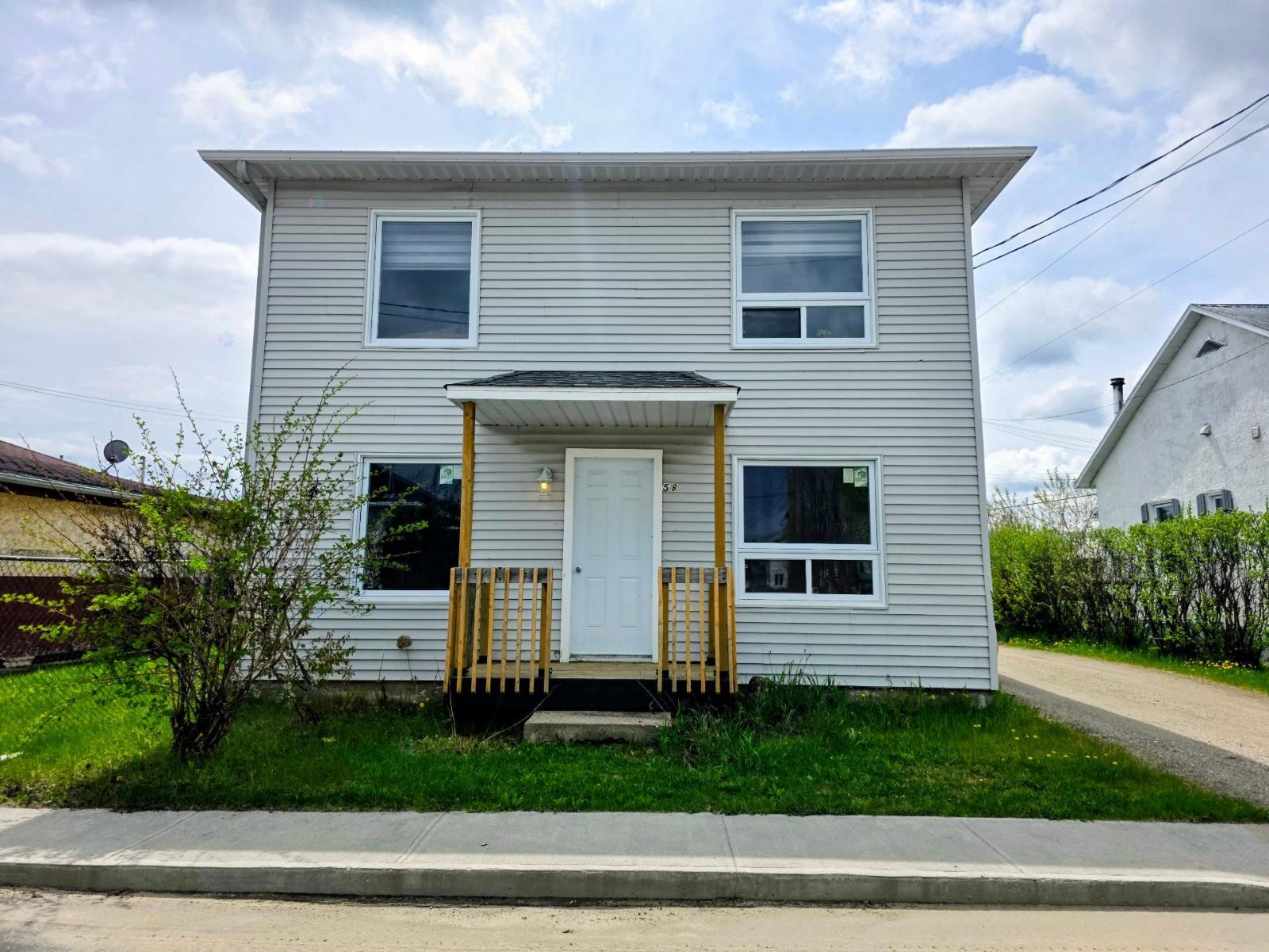 58-58b Rue Simard Property Photo 1