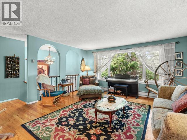 8 11th Avenue Property Photo 5